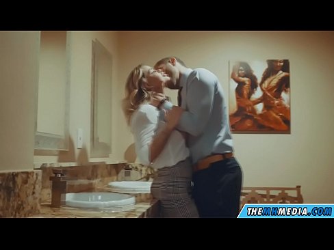 ❤️ Når en barmfagre blondine forfører deg på et offentlig toalett ️ Hjemmelaget porno ved no.xxxnd-com.ru ☑